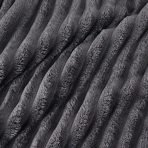 mb-var:Gris